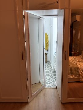 Handwerker für Möbelreparatur