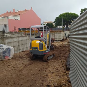 Serviço de Retroescavadora