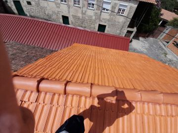 Roof Installation Professional