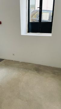 Laminate and Vinyl Flooring Specialist