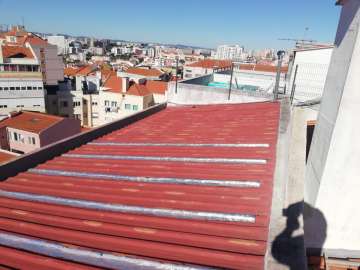 Roof Installation Professional