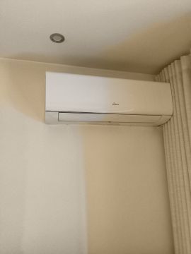 Técnico de reparación del aire acondicionado centralizado