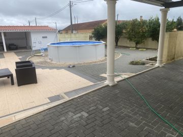 Experten für Swimmingpools (Instandsetzung) - Haus