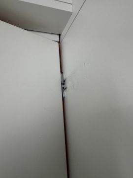 Handwerker für Möbelreparatur