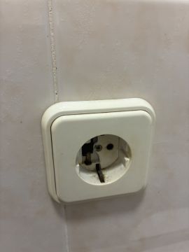 Eletricista (Reparação de Tomadas)