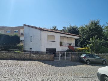 Roof Installation Professional