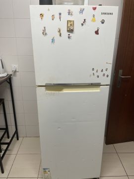 Technicien en réparation de réfrigérateurs