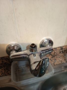 Plombier (lavabos et robinets)