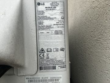 Técnico de reparación del aire acondicionado centralizado