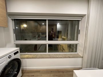 Empresa de Caixilharia de PVC
