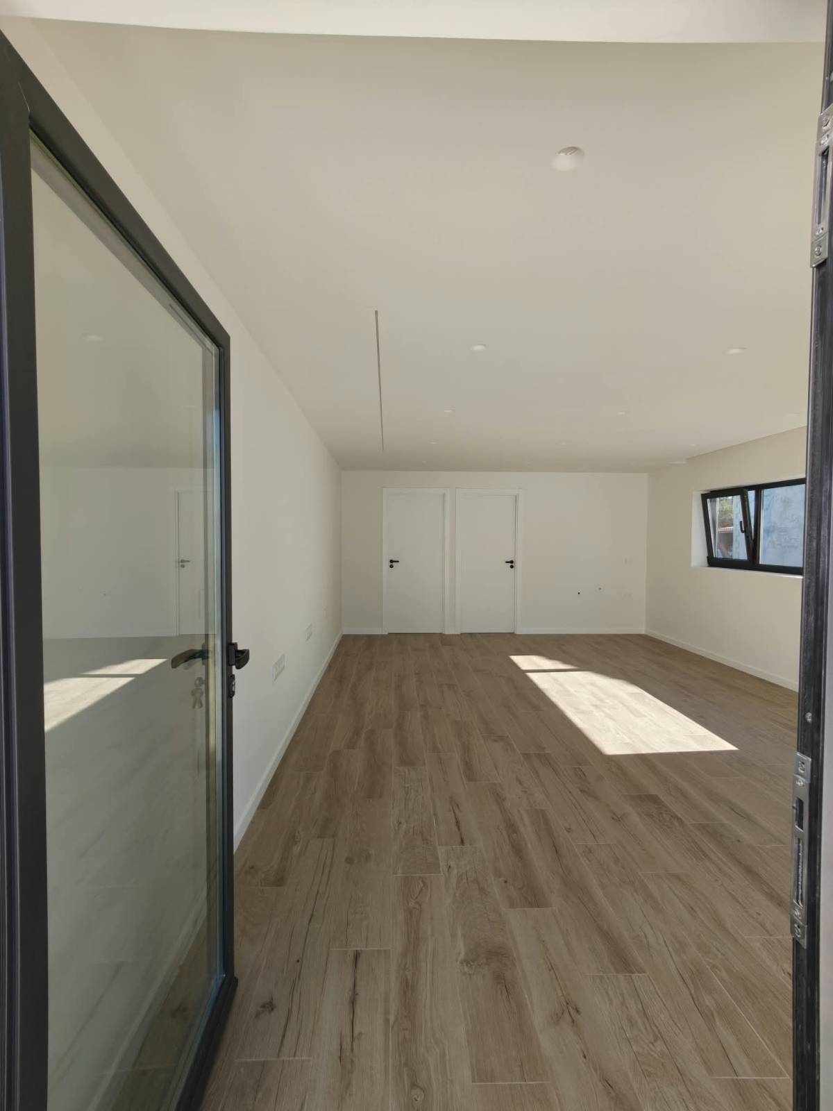 Kolli Obras  Remodelação & Interiores - Póvoa de Varzim - Revestimento de Pavimento