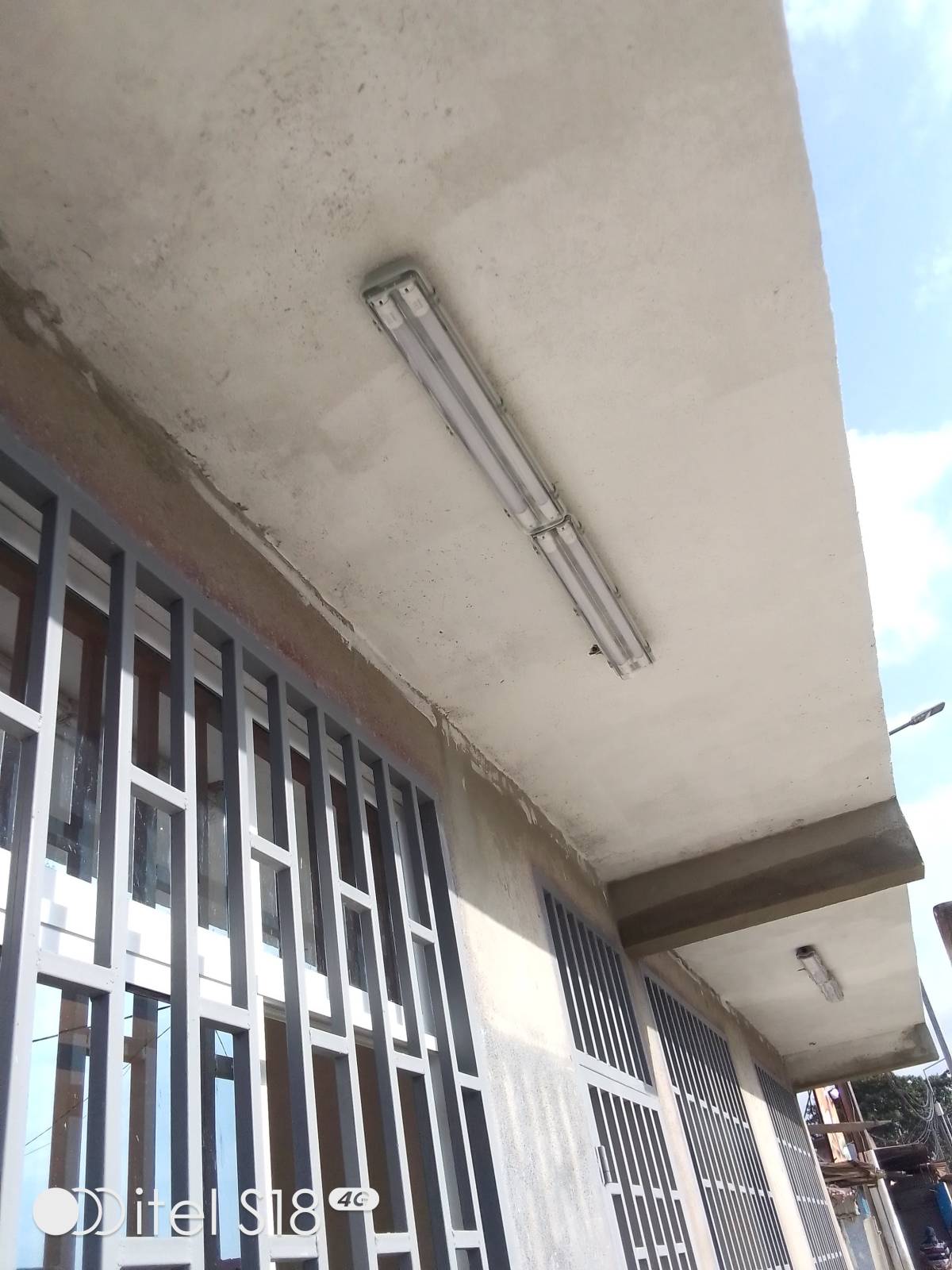 Erickson Ribeiro - Santarém - Instalação de Lâmpada
