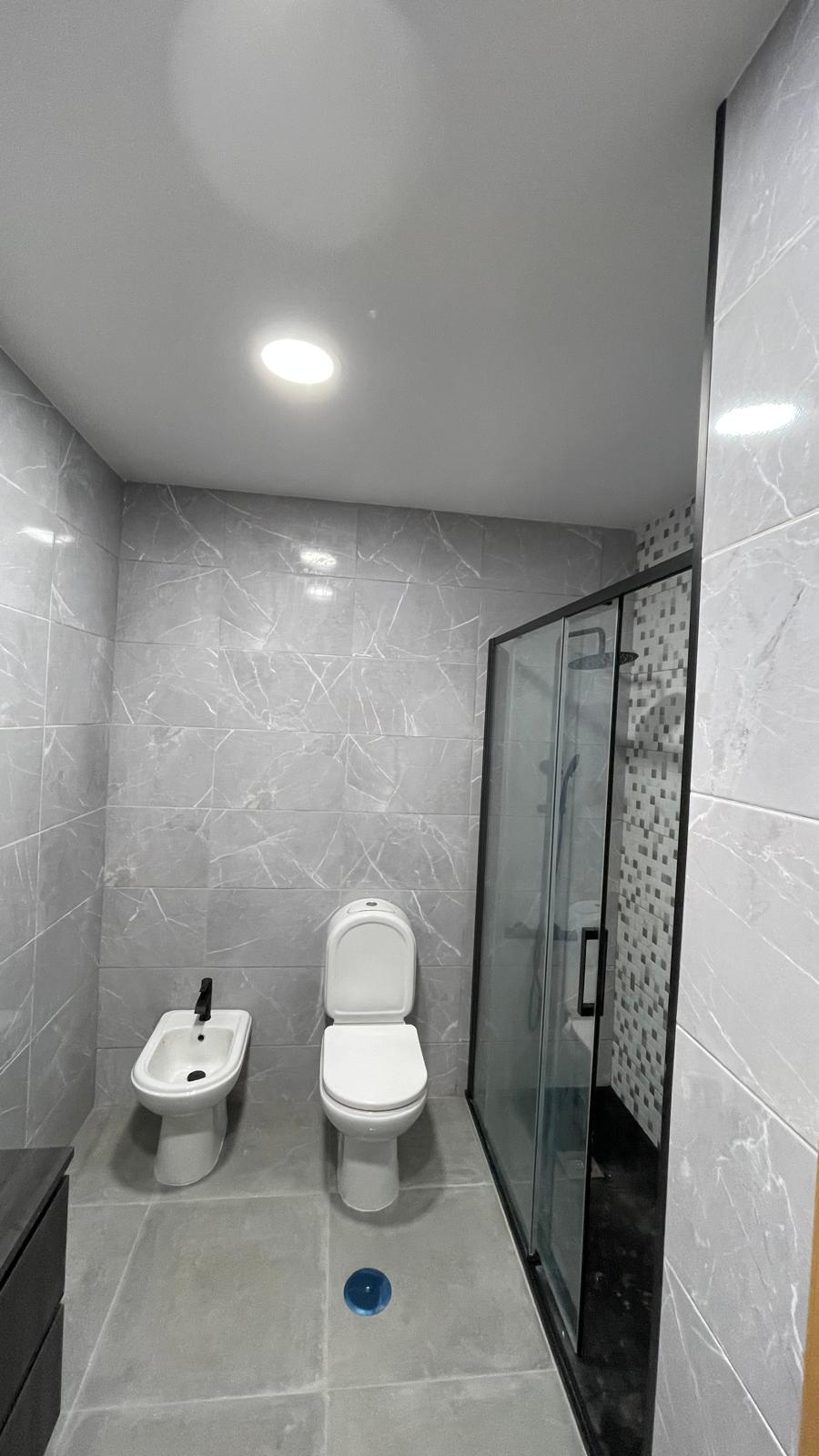 Remodelações Crónicas Assertivas - Porto - Instalación, reparación o eliminación de revestimientos