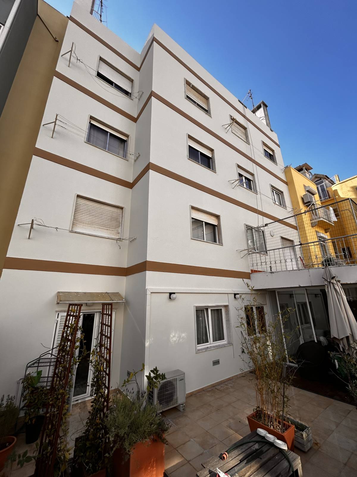 Francisco - Lisboa - Exterior Painting
