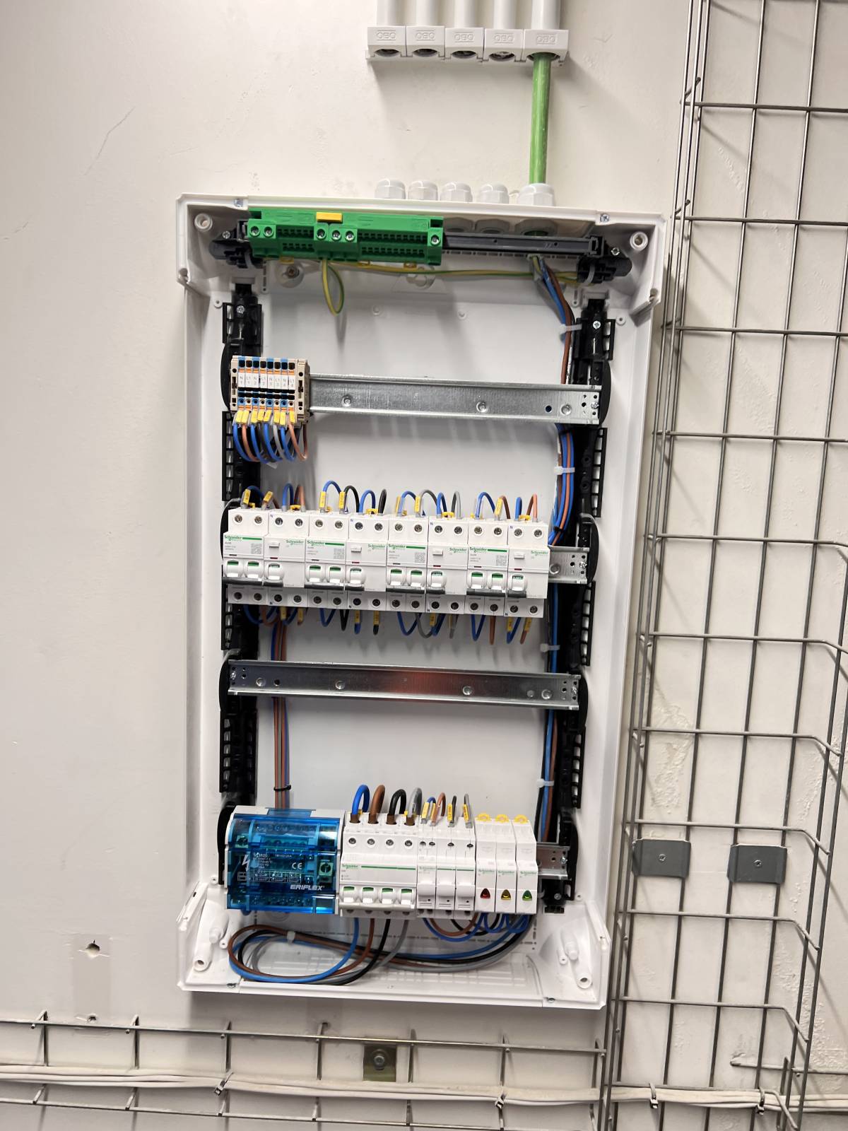 LJ Electric - Amadora - Billardtisch montieren