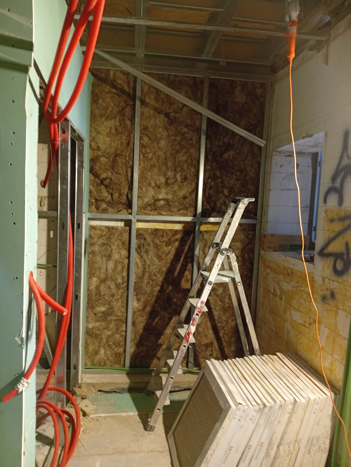 CONSTRUMETAL - Valongo - Murs, plaques de plâtre et escaliers