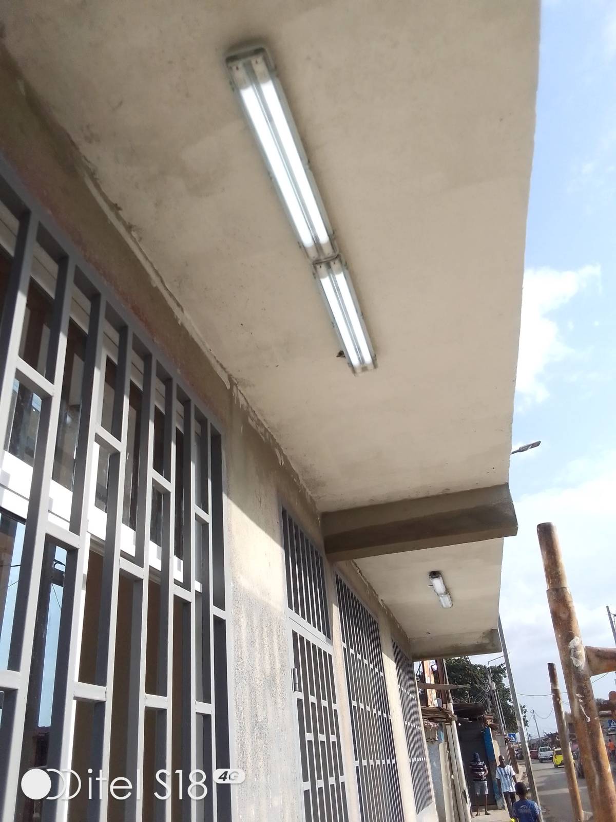 Erickson Ribeiro - Santarém - Instalação de Lâmpada