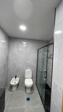 Remodelações Crónicas Assertivas - Porto - Instalación, reparación o eliminación de revestimientos