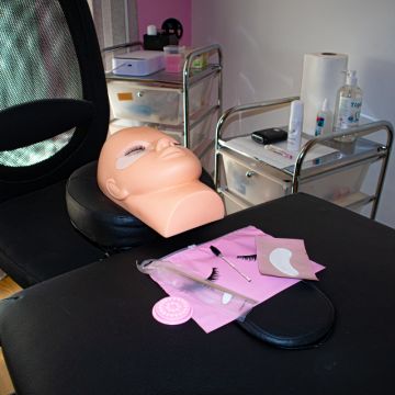 Ariana Makeup & Designer de sombracelhas e alongamento de cilios - Beja - Massagem para Casais