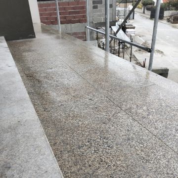 C.A.S - Trofa - Instalación de suelos de baldosas o piedras