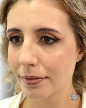 Ligia Ferreira Maquilhadora Profissional - Maia - Marketing Strategy Consulting