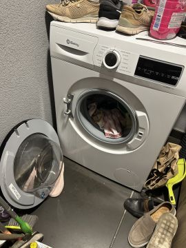 Techniker für Waschmaschinen