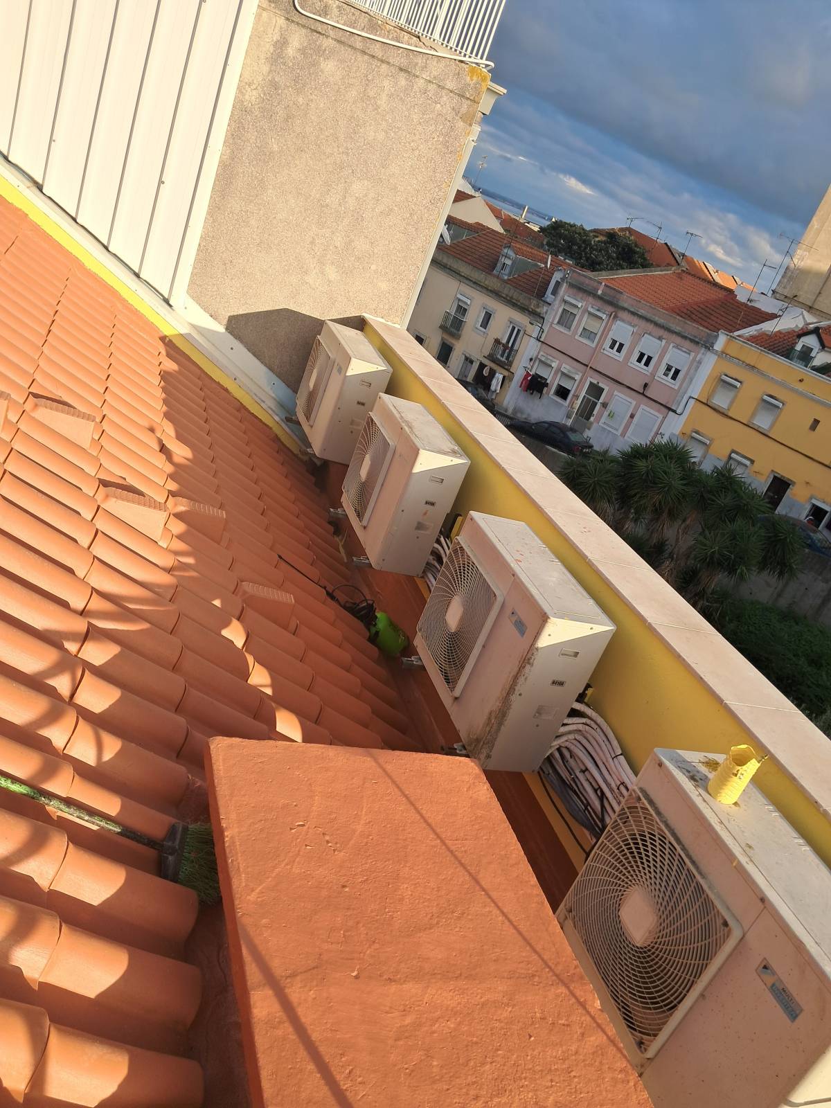 Daniel Rocha dos Reis - Cascais - Roof Installation or Replacement