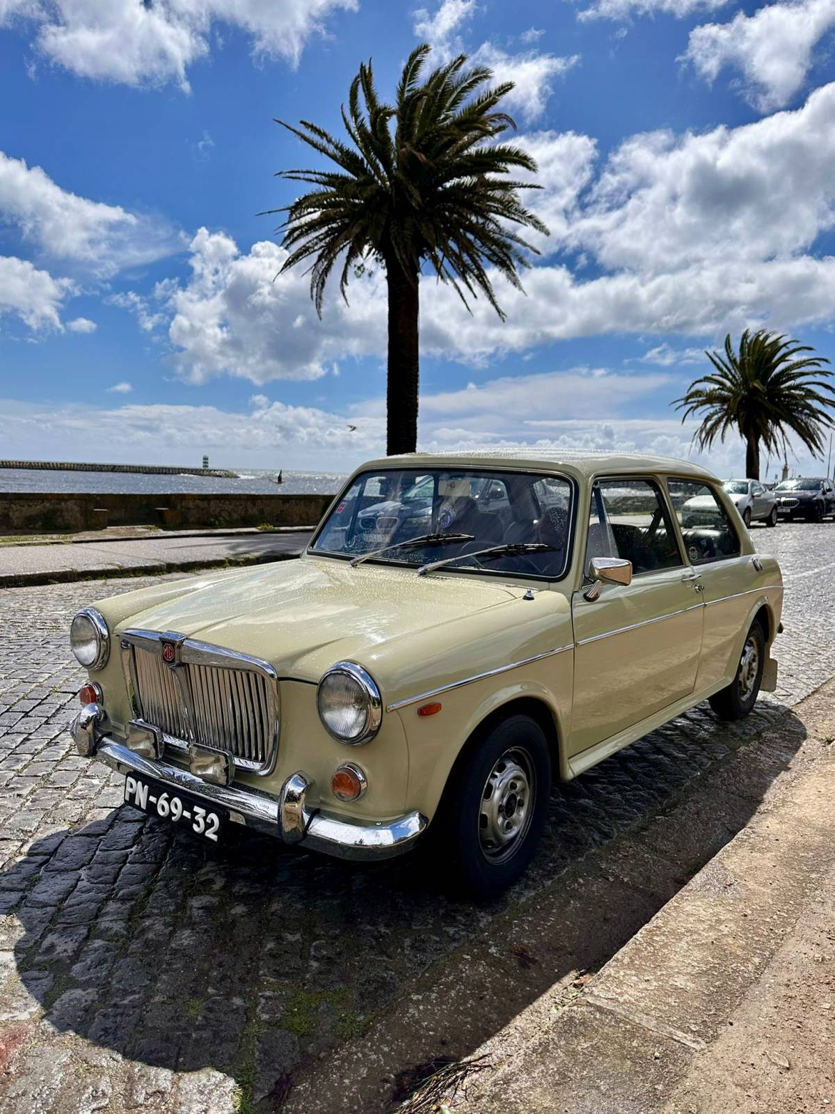 MG MK ll - Gondomar - Transporte y guías turísticos