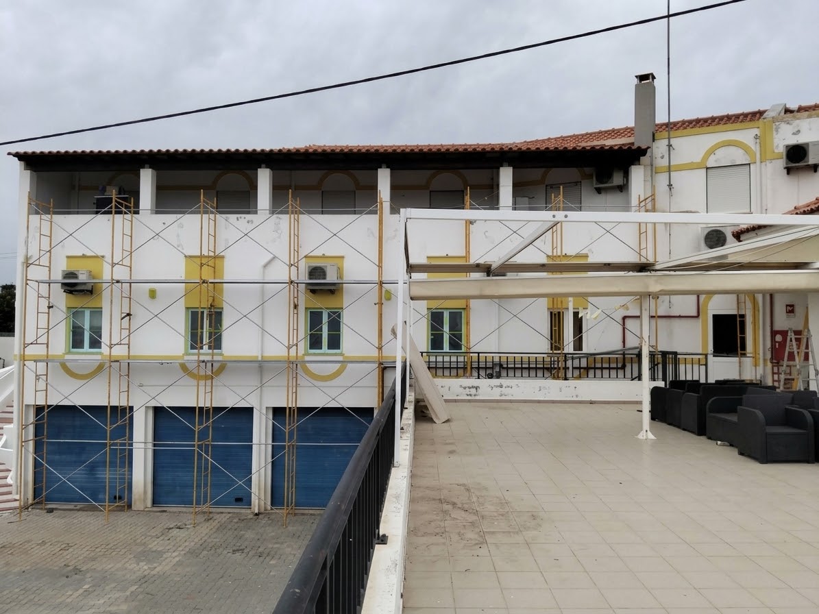 Roof Washing/CJA PINTURA PROFISSIONAL - Odemira - Roof Installation or Replacement