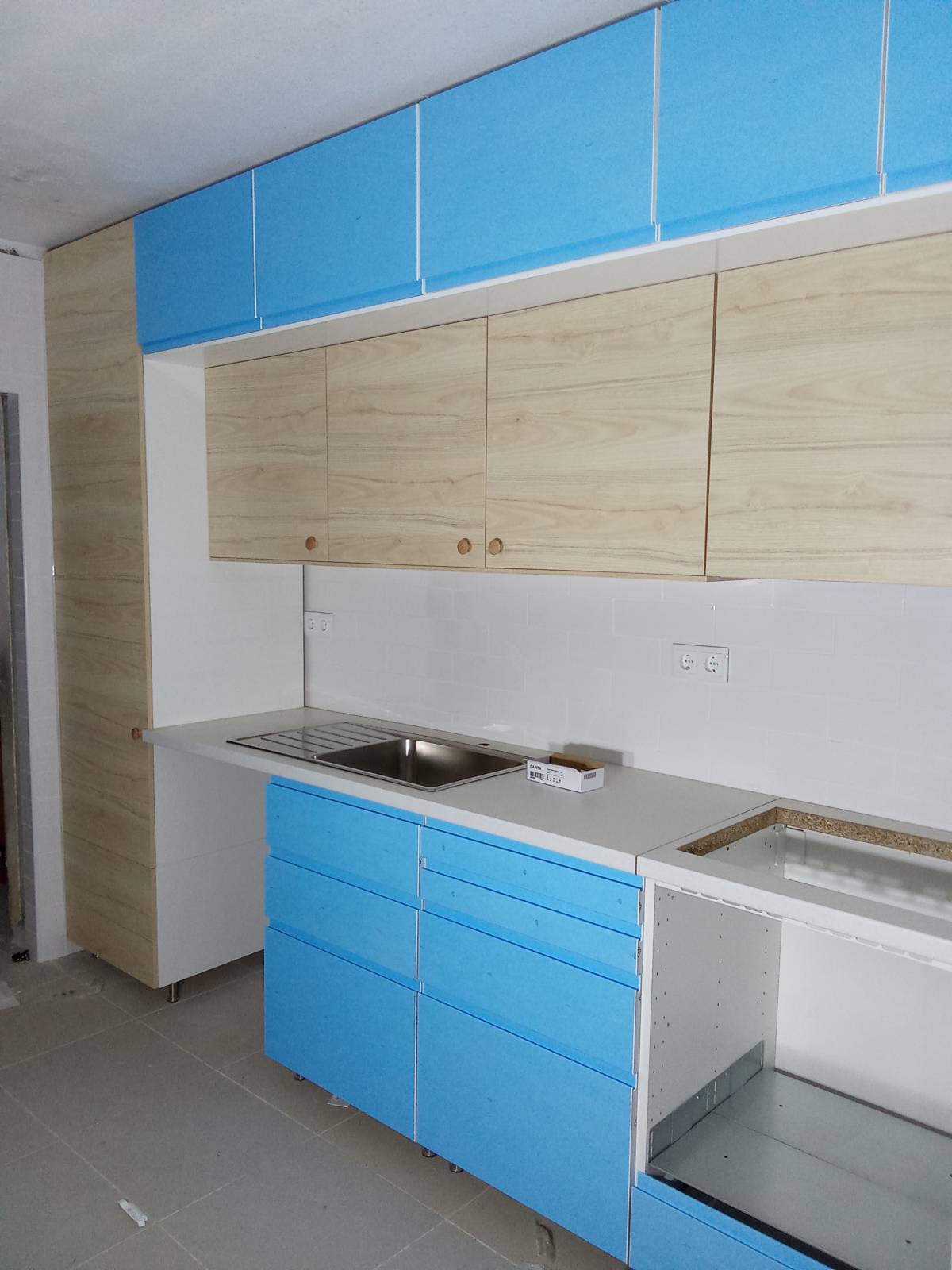 Marcenaria HEPAKE móveis - Paços de Ferreira - Instalação de Bancada de Cozinha