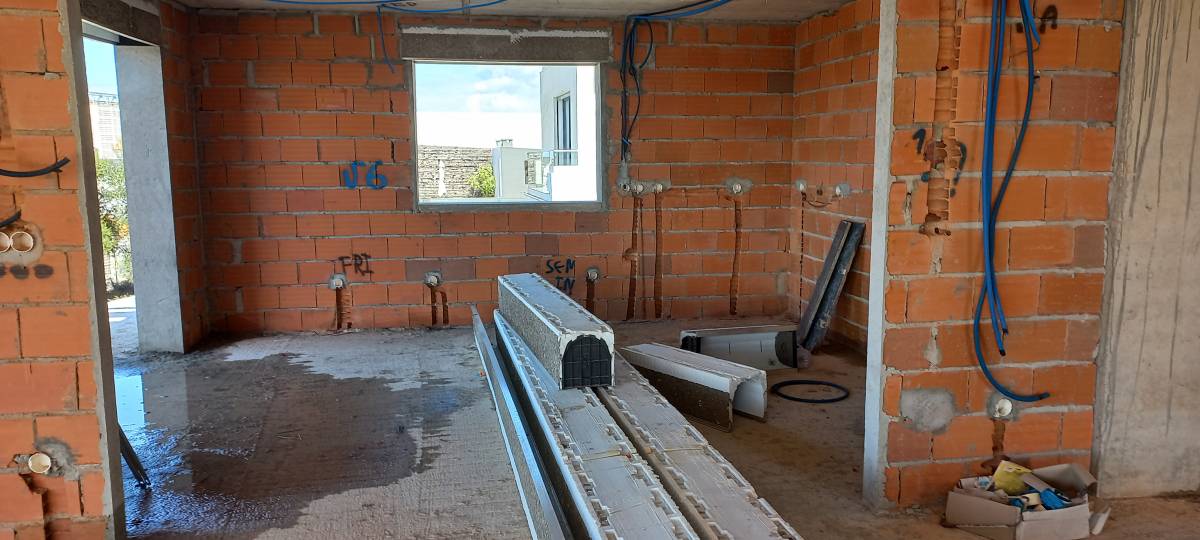 Anjos Reguilas Lda - Seixal - Adición de pared interior