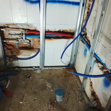 RRTC RECONSTRUÇÃO CANALIZAÇÃO E ELETRICIDADE - Santarém - Instalação de Tubos de Canalização