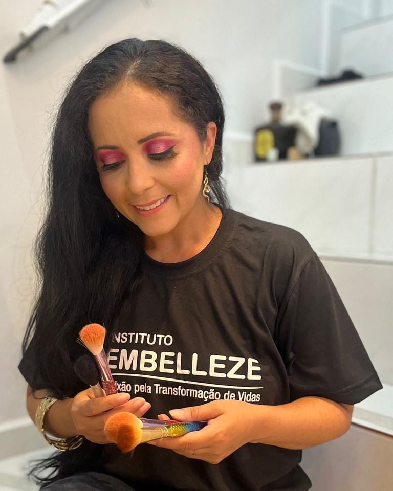 Cris Santos - Amarante - Peluqueros y maquilladores