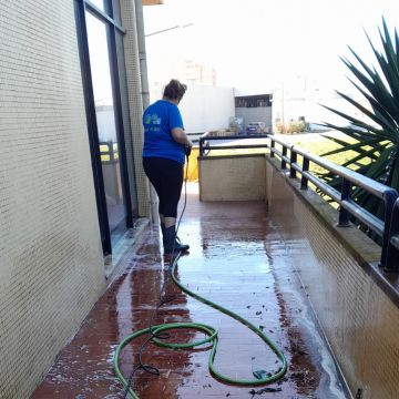 Sofia do vale unipessoal lda limpeza - Paredes - Limpeza da Casa (Recorrente)