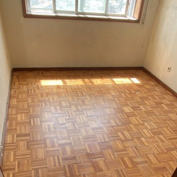 Marcio Tazi - Porto - Instalación de suelos de madera