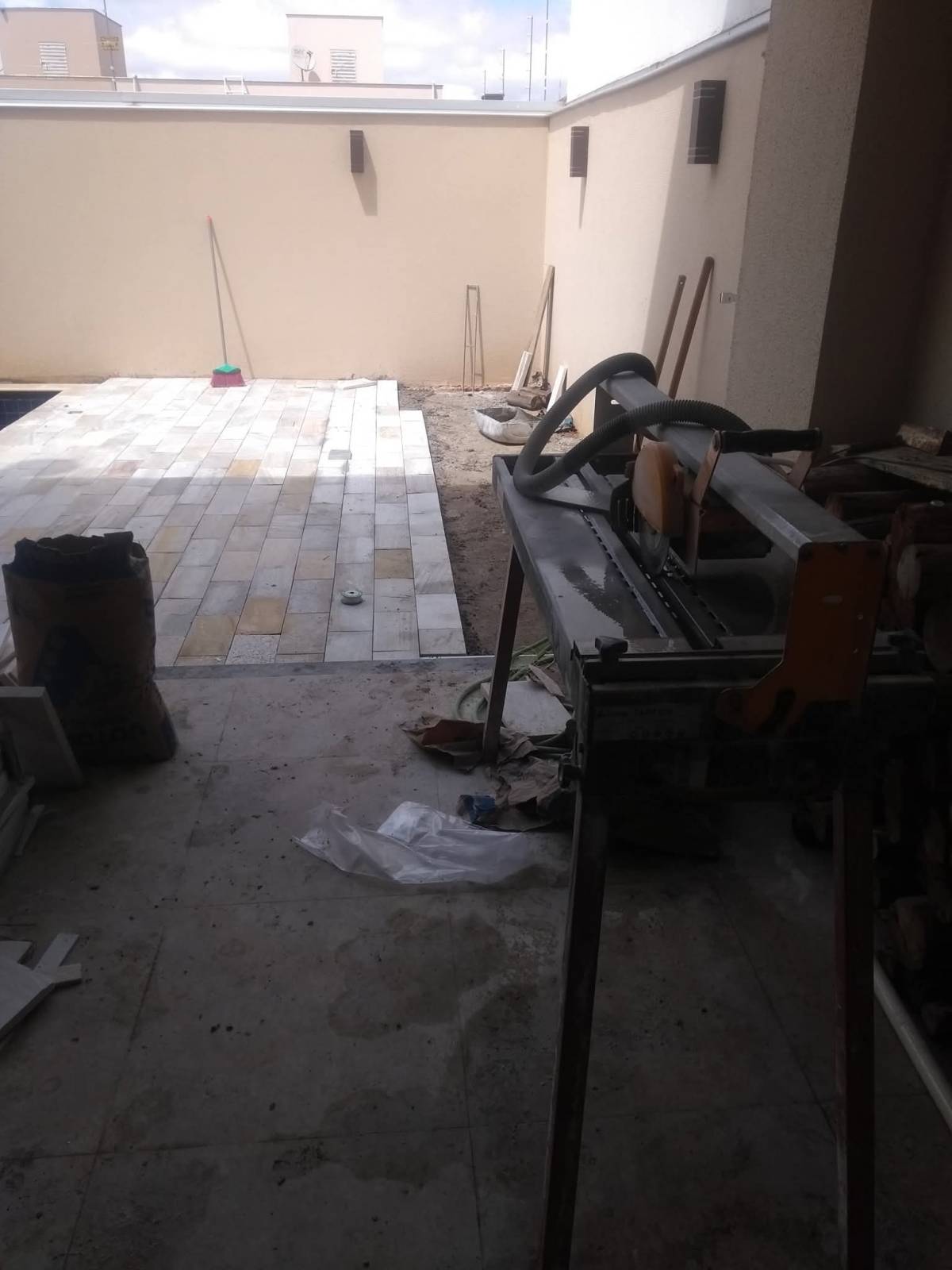 Sou especialista em ladrilhos em geral a mais de 15 anos no ramo, acabamentos de primeira - Torres Novas - Asbestos Removal