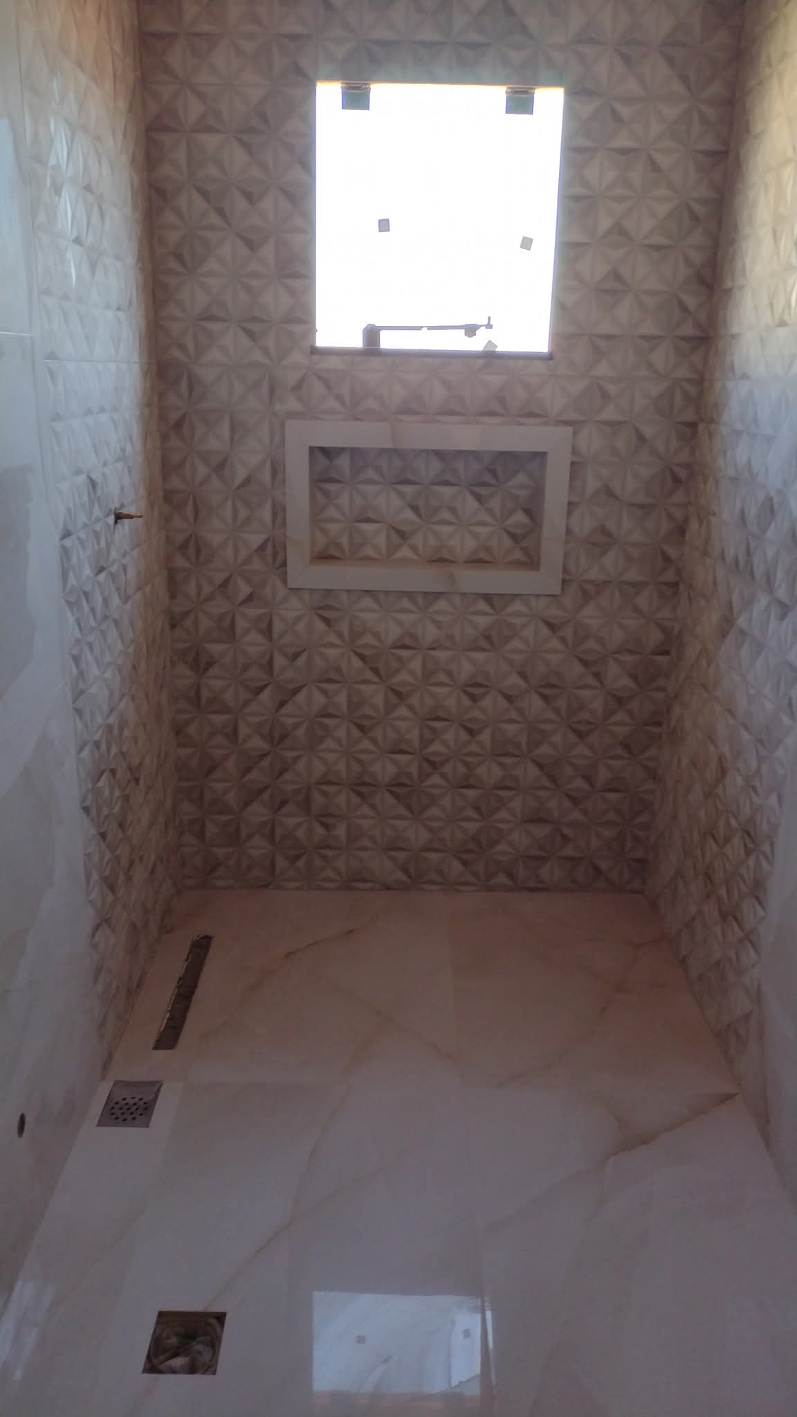 Sou especialista em ladrilhos em geral a mais de 15 anos no ramo, acabamentos de primeira - Torres Novas - Masonry Construction Services