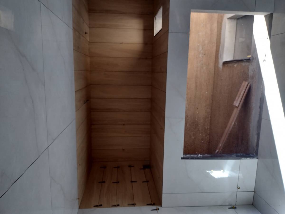 Sou especialista em ladrilhos em geral a mais de 15 anos no ramo, acabamentos de primeira - Torres Novas - Attic Remodel