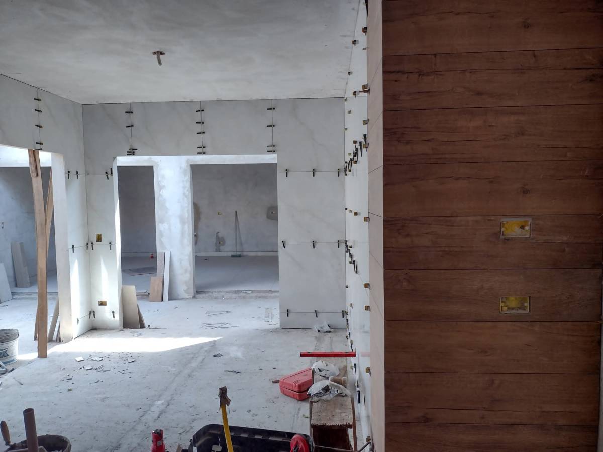 Sou especialista em ladrilhos em geral a mais de 15 anos no ramo, acabamentos de primeira - Torres Novas - Demolition Services