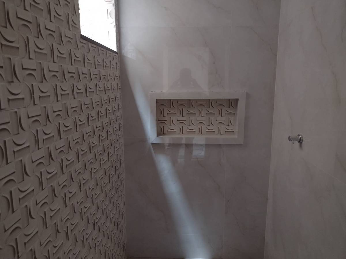 Sou especialista em ladrilhos em geral a mais de 15 anos no ramo, acabamentos de primeira - Torres Novas - Kitchen Remodel