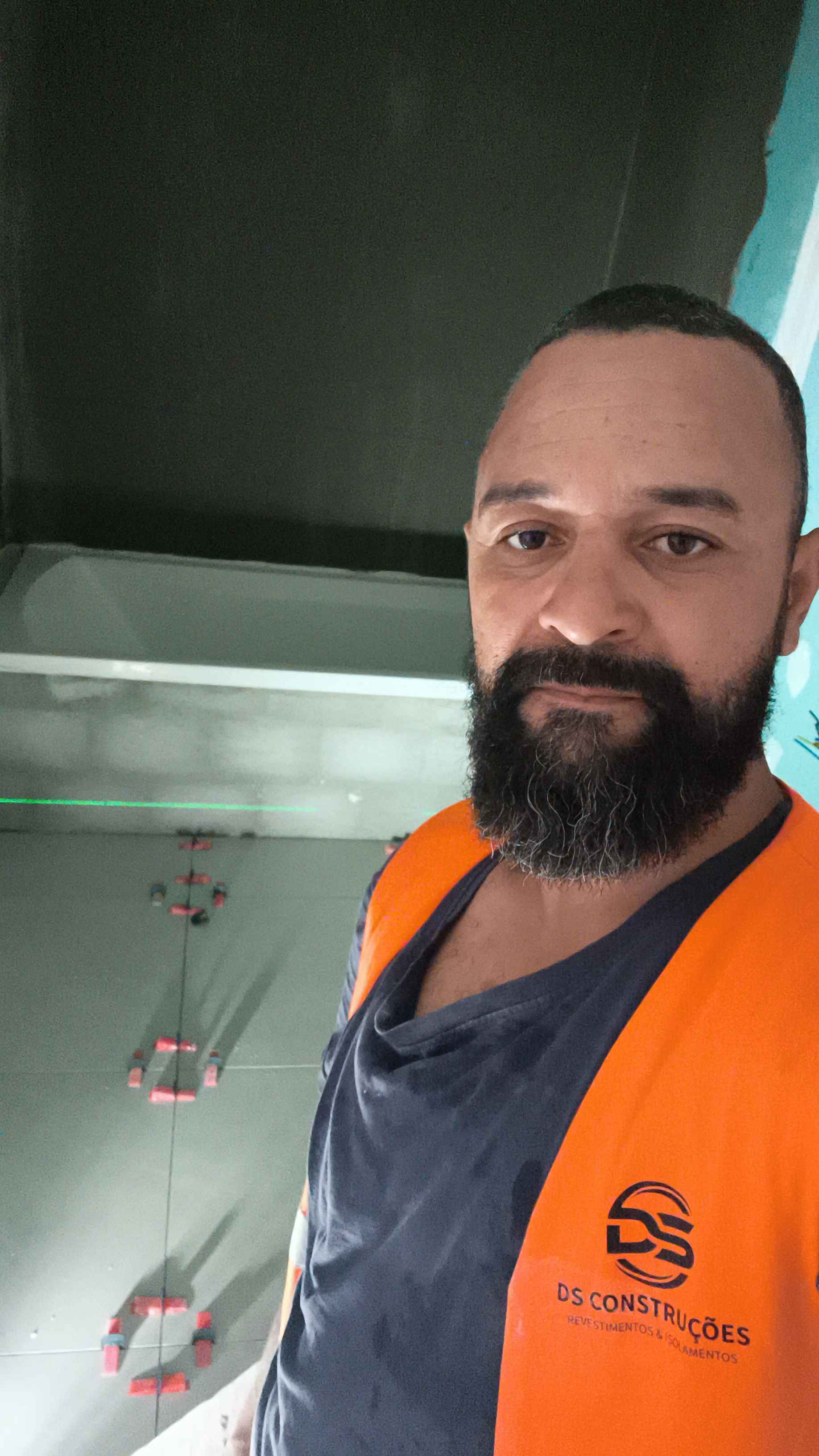Sou especialista em ladrilhos em geral a mais de 15 anos no ramo, acabamentos de primeira - Torres Novas - Redecoration