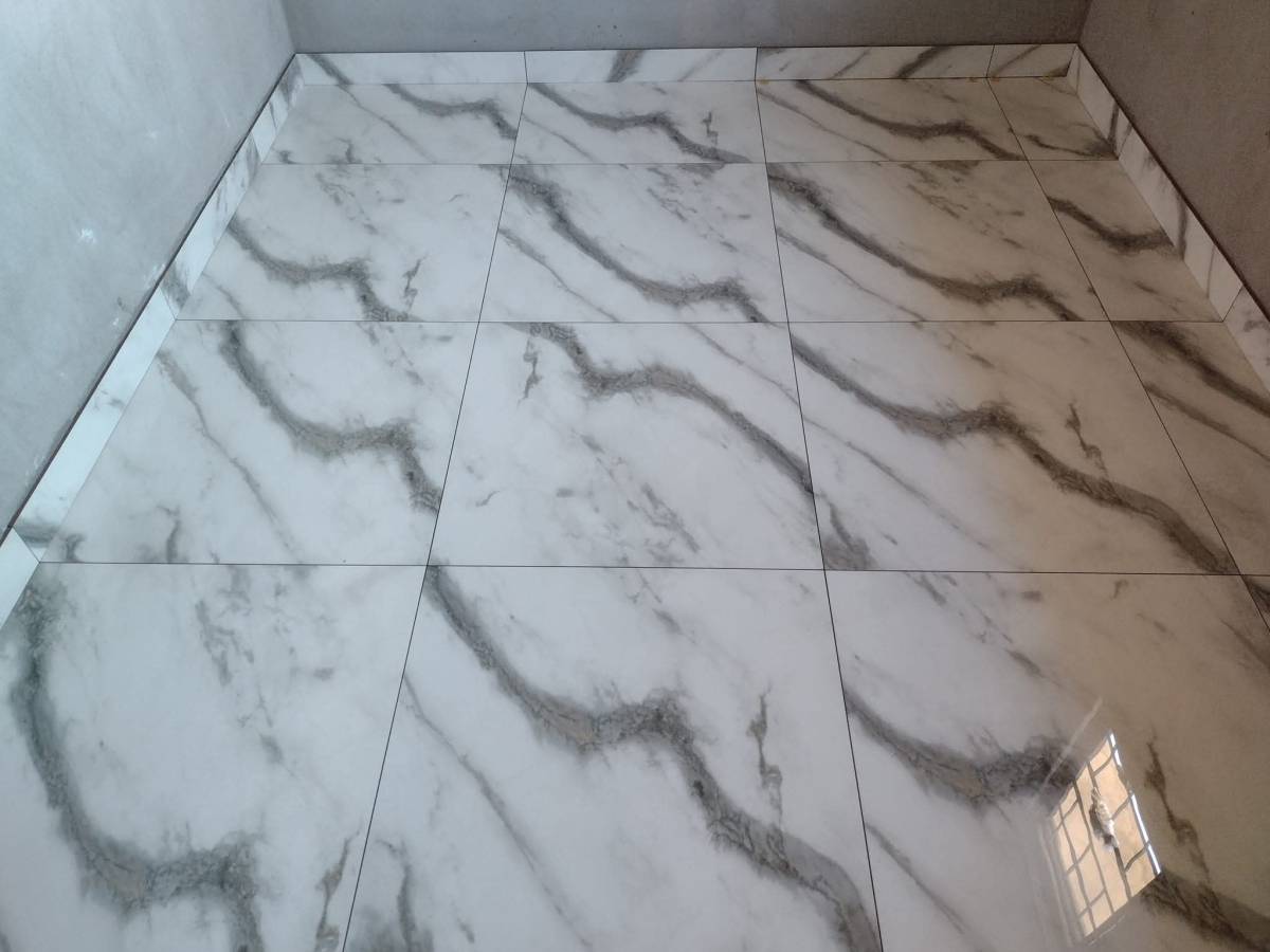 Sou especialista em ladrilhos em geral a mais de 15 anos no ramo, acabamentos de primeira - Torres Novas - Interior Wall Addition