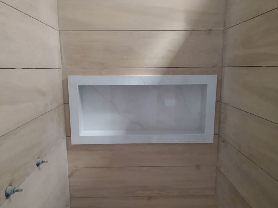 Sou especialista em ladrilhos em geral a mais de 15 anos no ramo, acabamentos de primeira - Torres Novas - Home Improvements