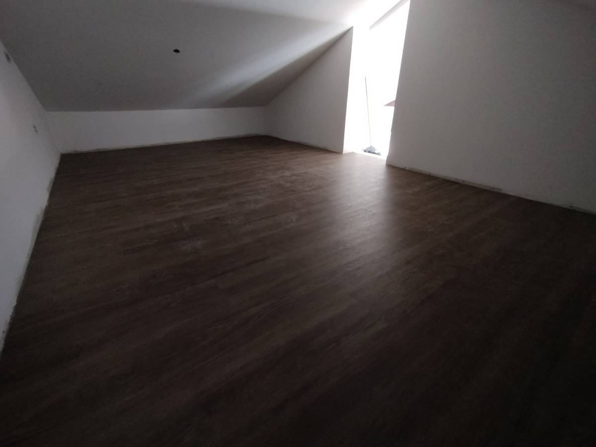 Frank Carvalho - Esposende - Instalación de suelos de madera
