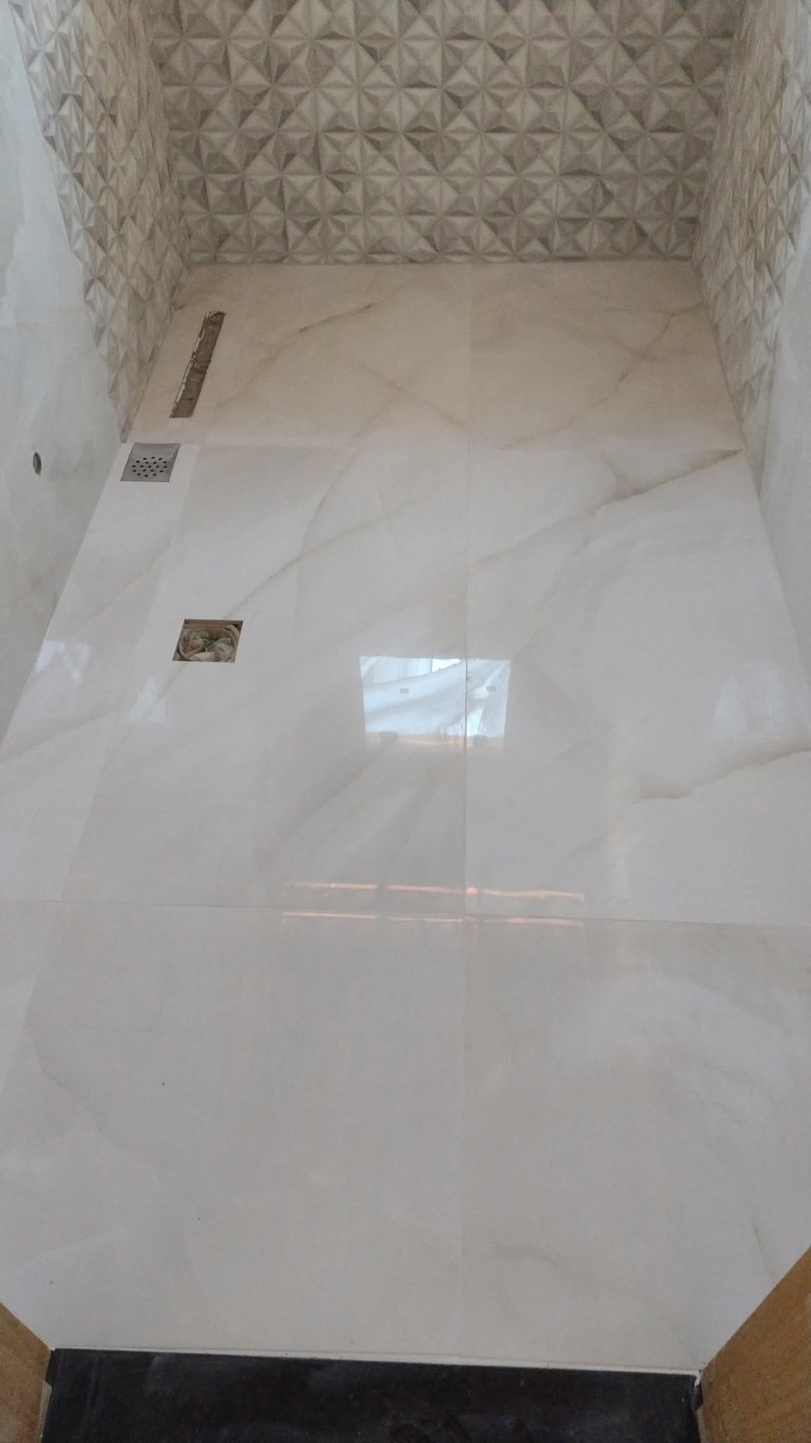 Sou especialista em ladrilhos em geral a mais de 15 anos no ramo, acabamentos de primeira - Torres Novas - Additions and Remodels