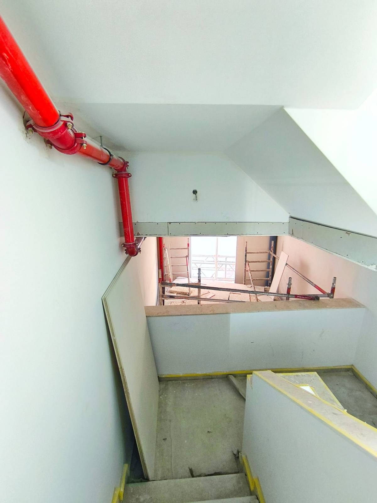 Prumo Real - Oeiras - Instalação de Escadas
