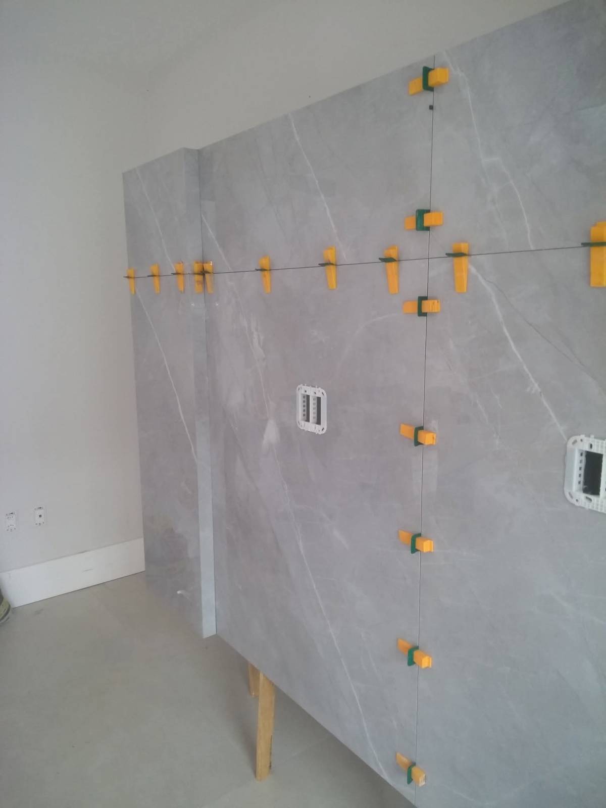 Sou especialista em ladrilhos em geral a mais de 15 anos no ramo, acabamentos de primeira - Torres Novas - Floor Tiling