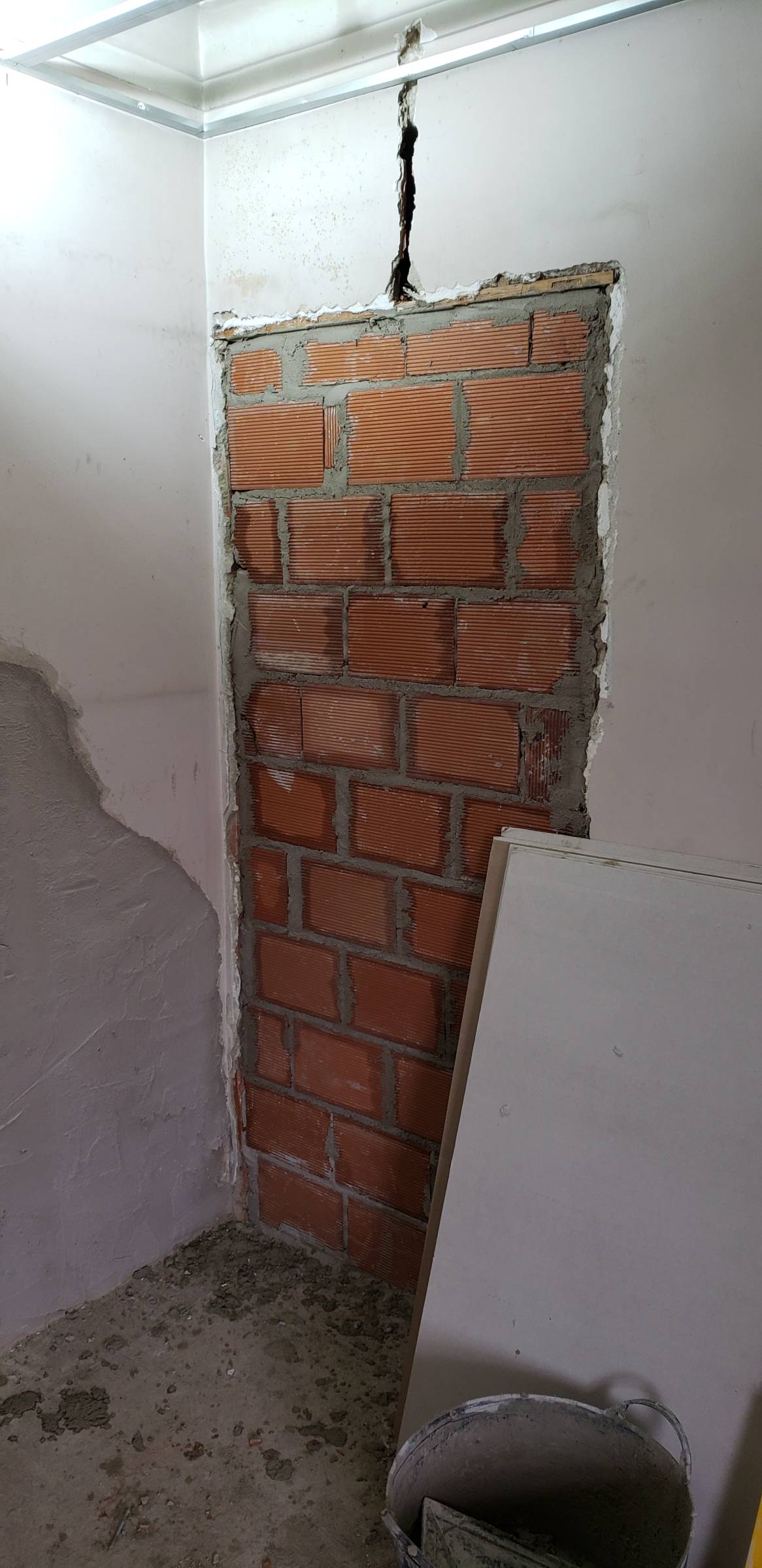 SUPORTE SERVIÇOS - Lisboa - Construção de Parede Interior