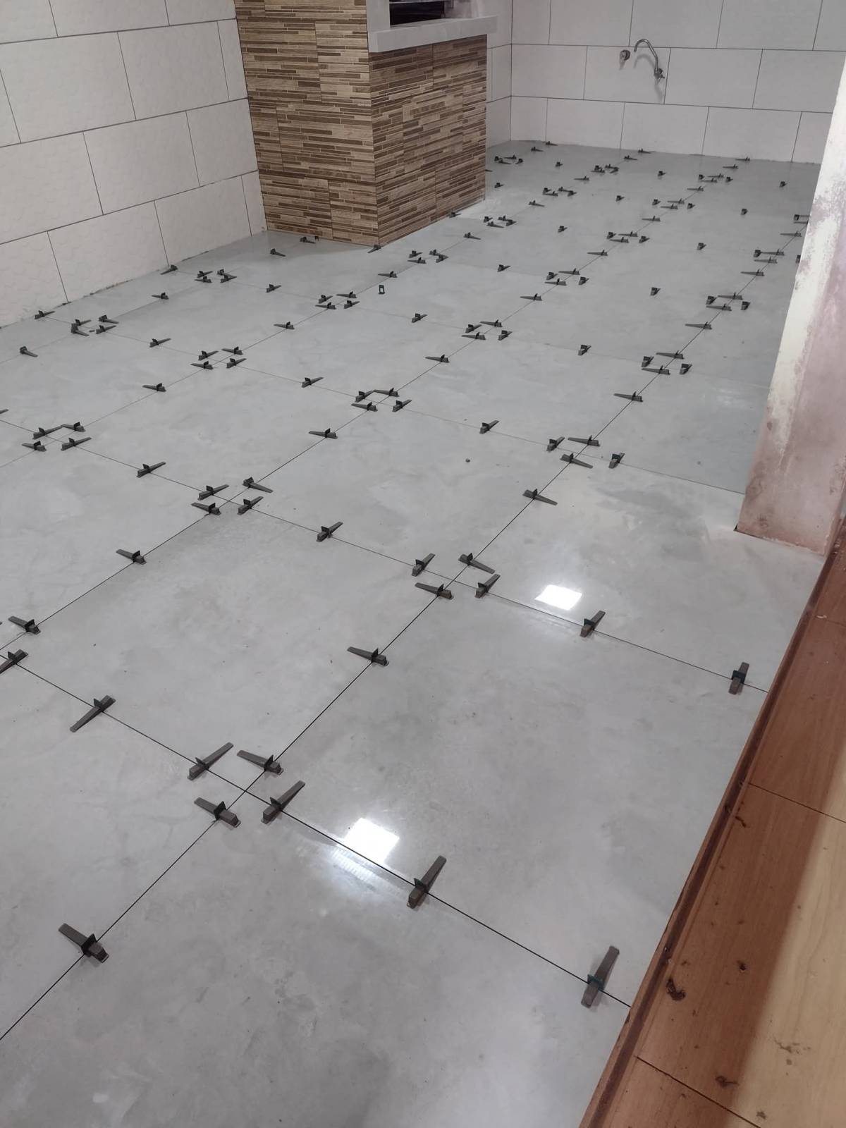 Sou especialista em ladrilhos em geral a mais de 15 anos no ramo, acabamentos de primeira - Torres Novas - Balcony Remodel