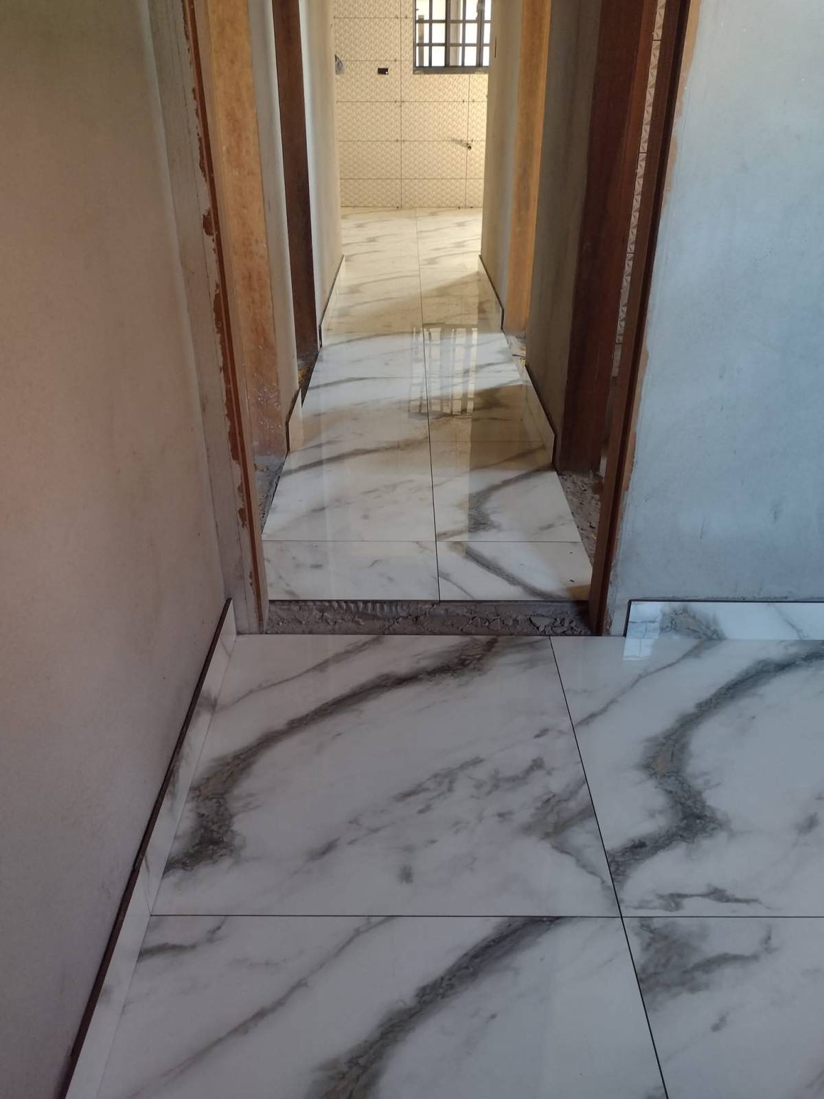 Sou especialista em ladrilhos em geral a mais de 15 anos no ramo, acabamentos de primeira - Torres Novas - General Contractor